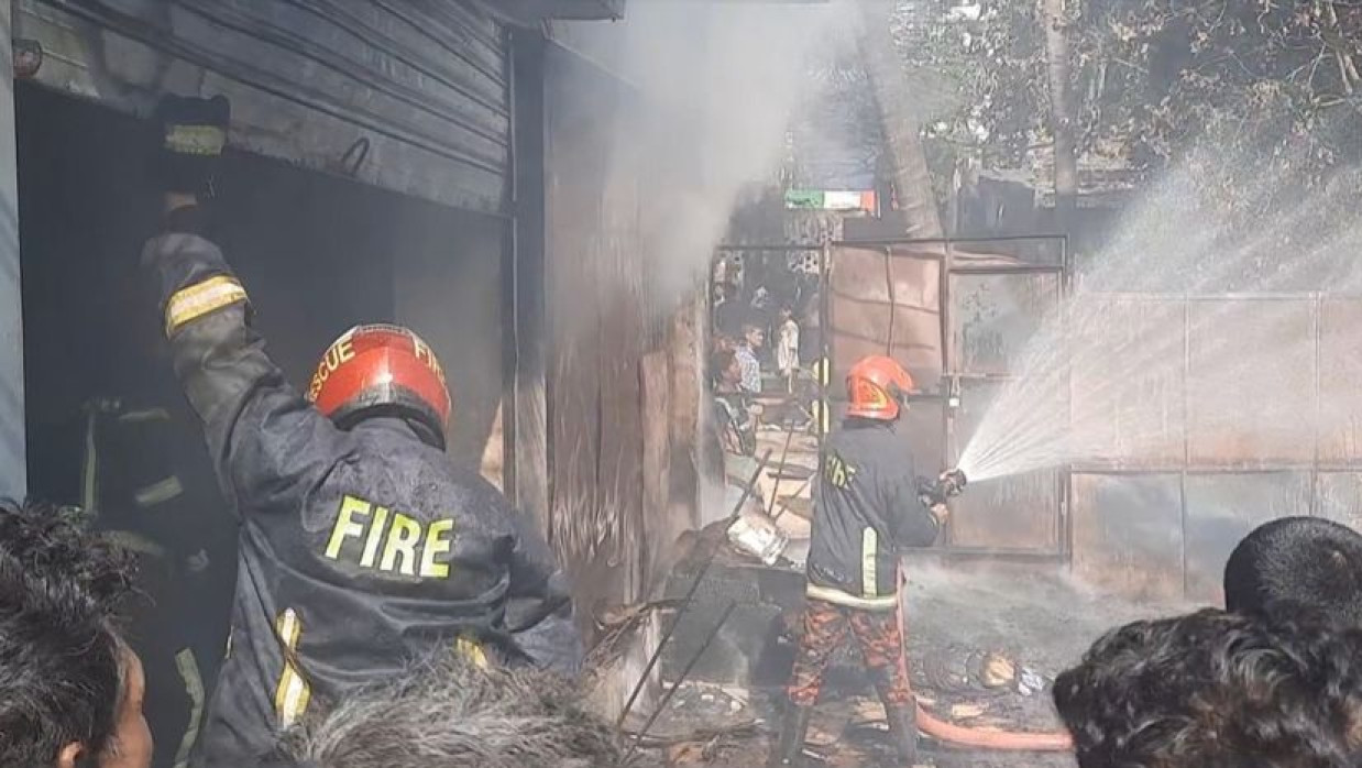 মার্কেটে ভয়াবহ অগ্নিকাণ্ড