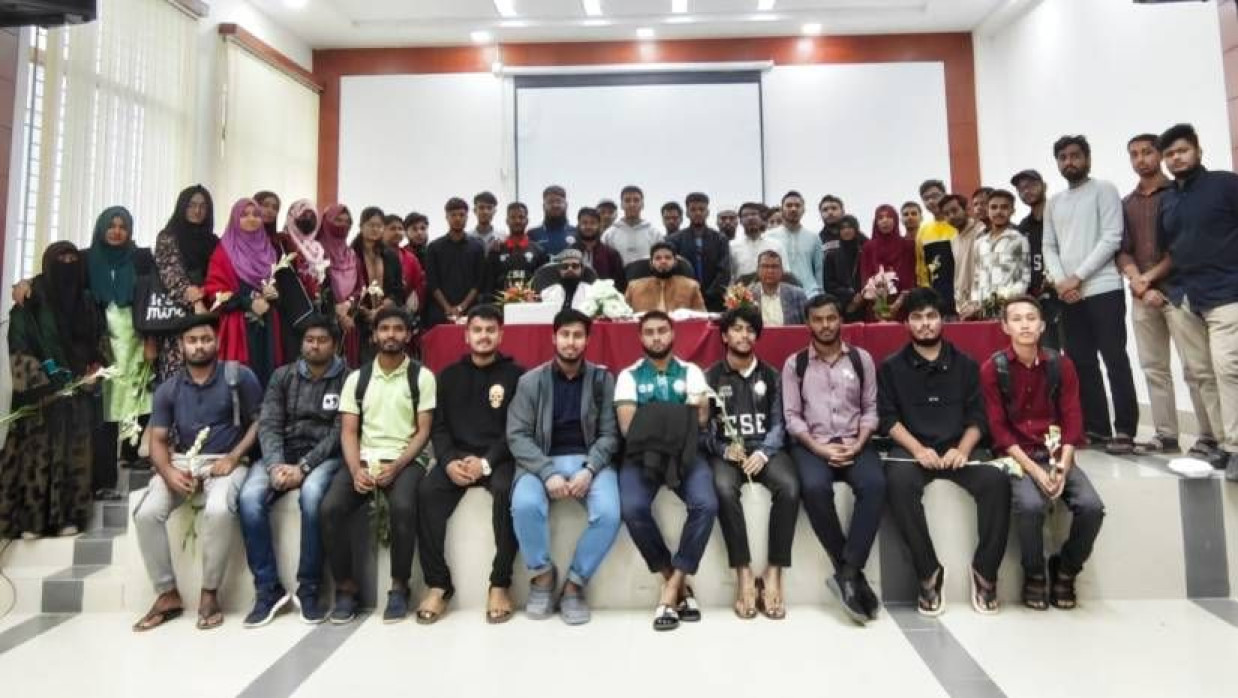 যবিপ্রবির স্যার জগদীশ চন্দ্র বসু একাডেমিক ভবনের প্রকৌশল ও প্রযুক্তি অনুষদ গ্যালারিতে নবীনবরণ ও সেরা সদস্যদের সংবর্ধনা দেওয়া হয়