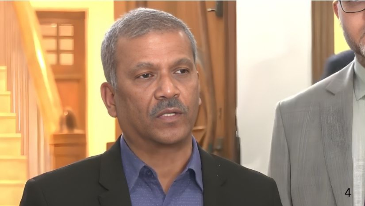 প্রধান বিচারপতির সঙ্গে সাক্ষাৎ শেষে কথা বলছেন আইন উপদেষ্টা