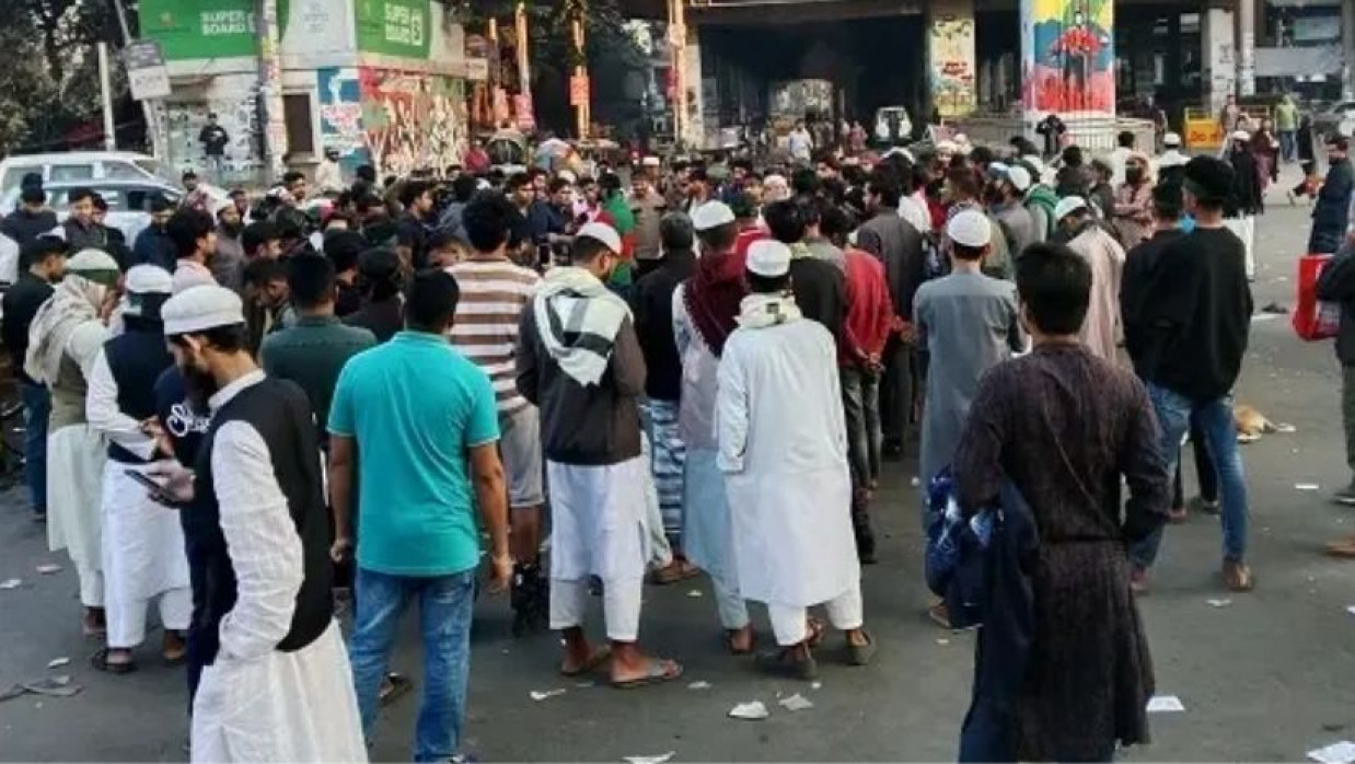 শাহবাগে অবস্থান নিয়েছে ছাত্র-জনতা