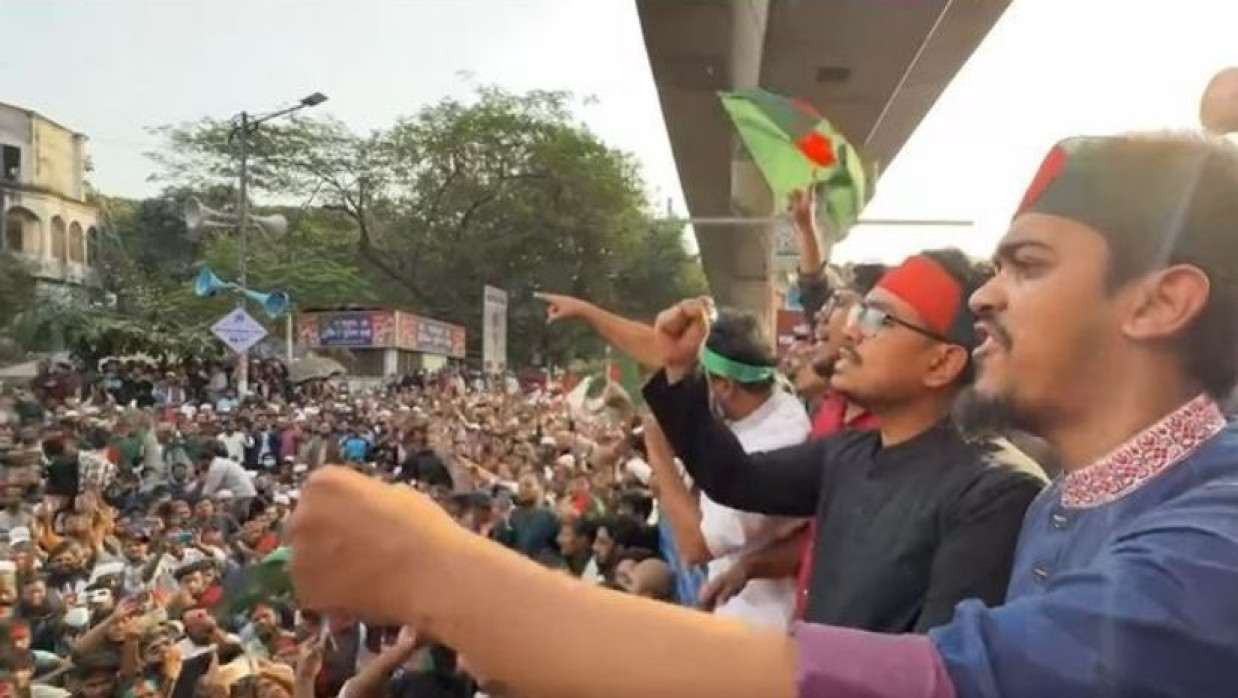 শাহবাগে বিক্ষোভ সমাবেশে ডাকসুর ভিপি সাদিক কায়েম