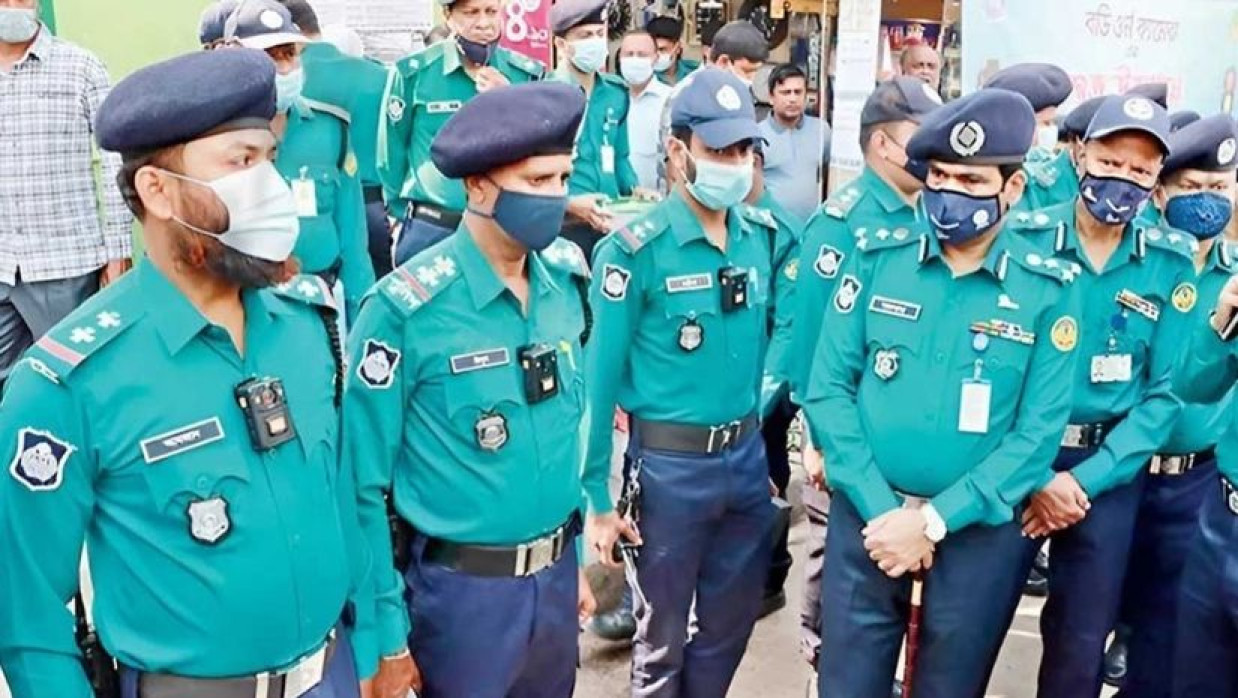 এক হাজার বডি ওর্ন ক্যামেরাসহ বিপুল সংখ্যক পুলিশ মোতায়েন
