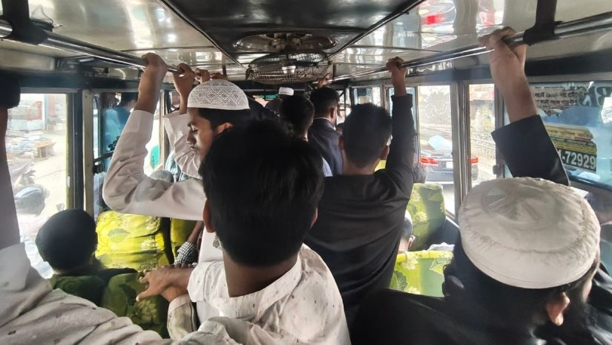 হাদির জানাজায় অংশ নিতে রাজধানীজুড়ে ফ্রি বাস সার্ভিস