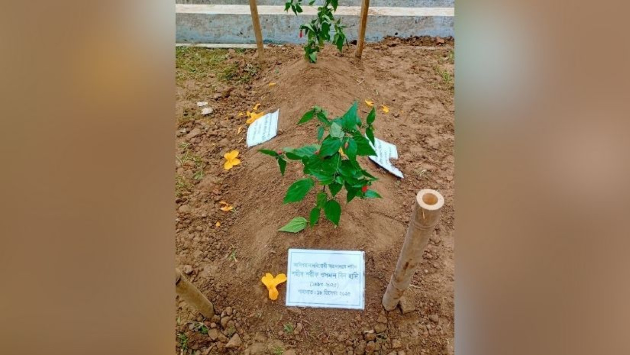 ঢাকা বিশ্ববিদ্যালয়ের কেন্দ্রীয় জামে মসজিদের পাশে শরিফ ওসমান হাদিকে সমাহিত।