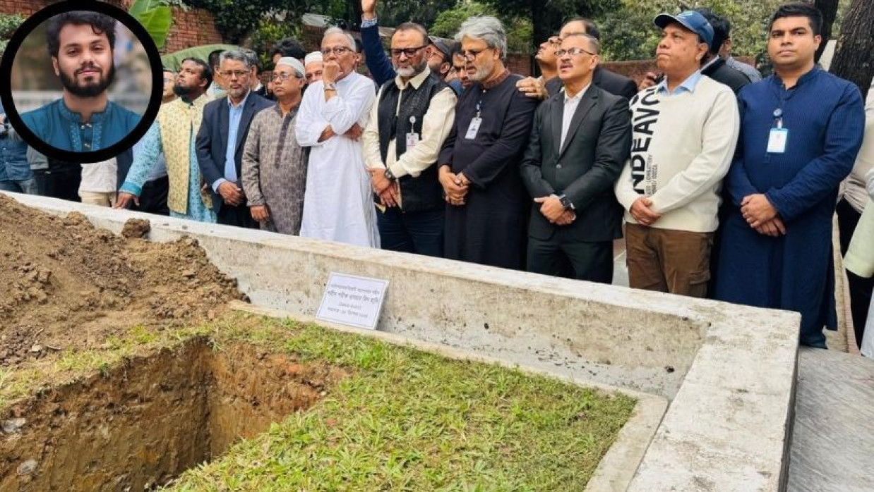 ওসমান হাদির দাফন কার্যক্রমে অংশ নেন ঢাবি ভিসিও