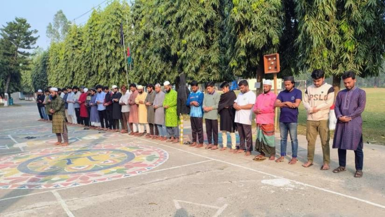 জানাজা পড়ান হাফেজ মো. মামুনর রশিদ