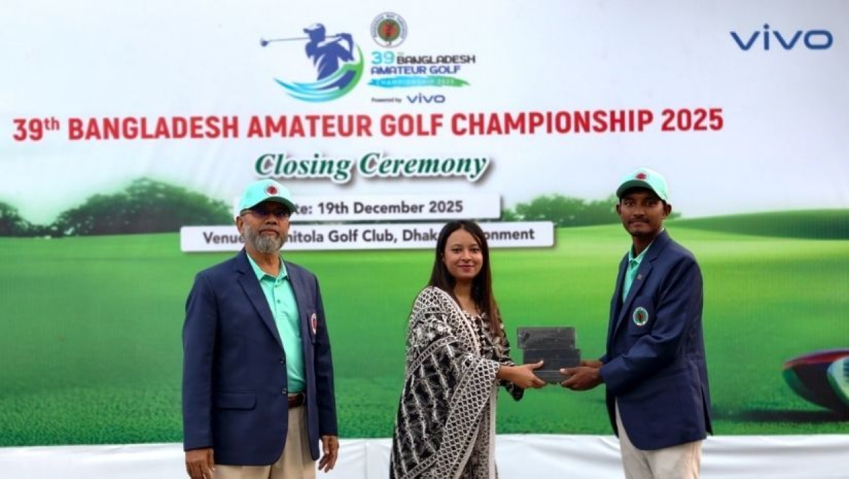 অ্যামেচার গলফে বিজয়ীর জন্য ভিভো’র বিশেষ উপহার