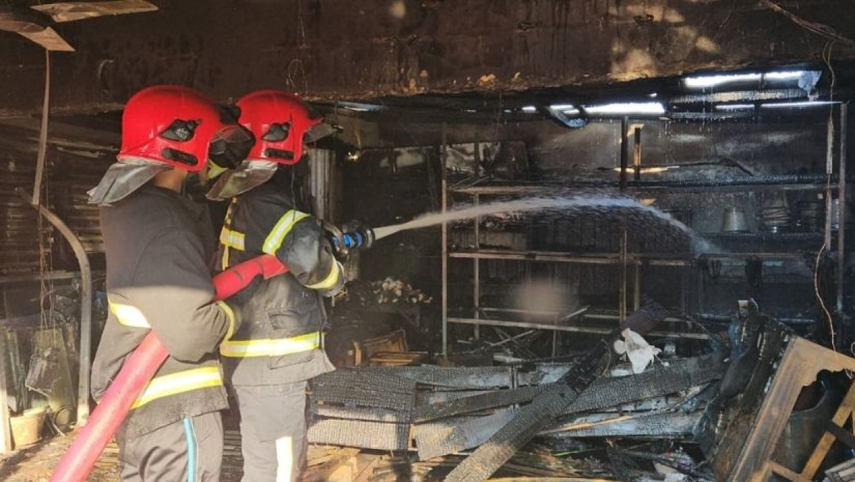 অগ্নিকাণ্ডে পাঁচটি দোকান ও ১২টি আবাসিক কক্ষ ক্ষতিগ্রস্ত