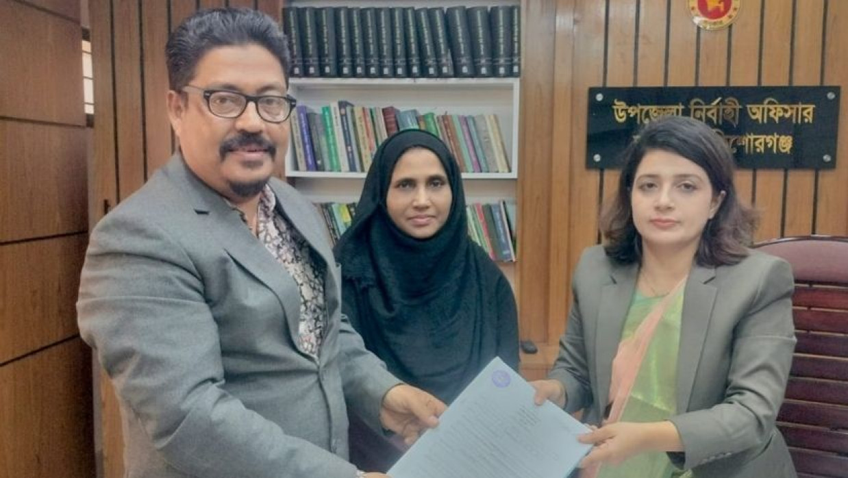 উপজেলা নির্বাহী অফিসারের কাছ থেকে কিশোরগঞ্জ-৩ আসনের মনোনয়নপত্র সংগ্রহ করা হয়েছে