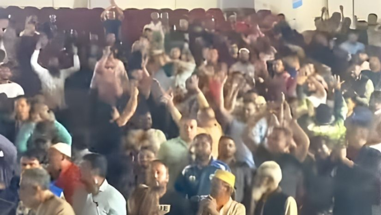 তারেক রহমানের স্বদেশ প্রত্যাবর্তন উপলক্ষে আয়োজিত প্রস্তুতি সভায় হট্টগোল