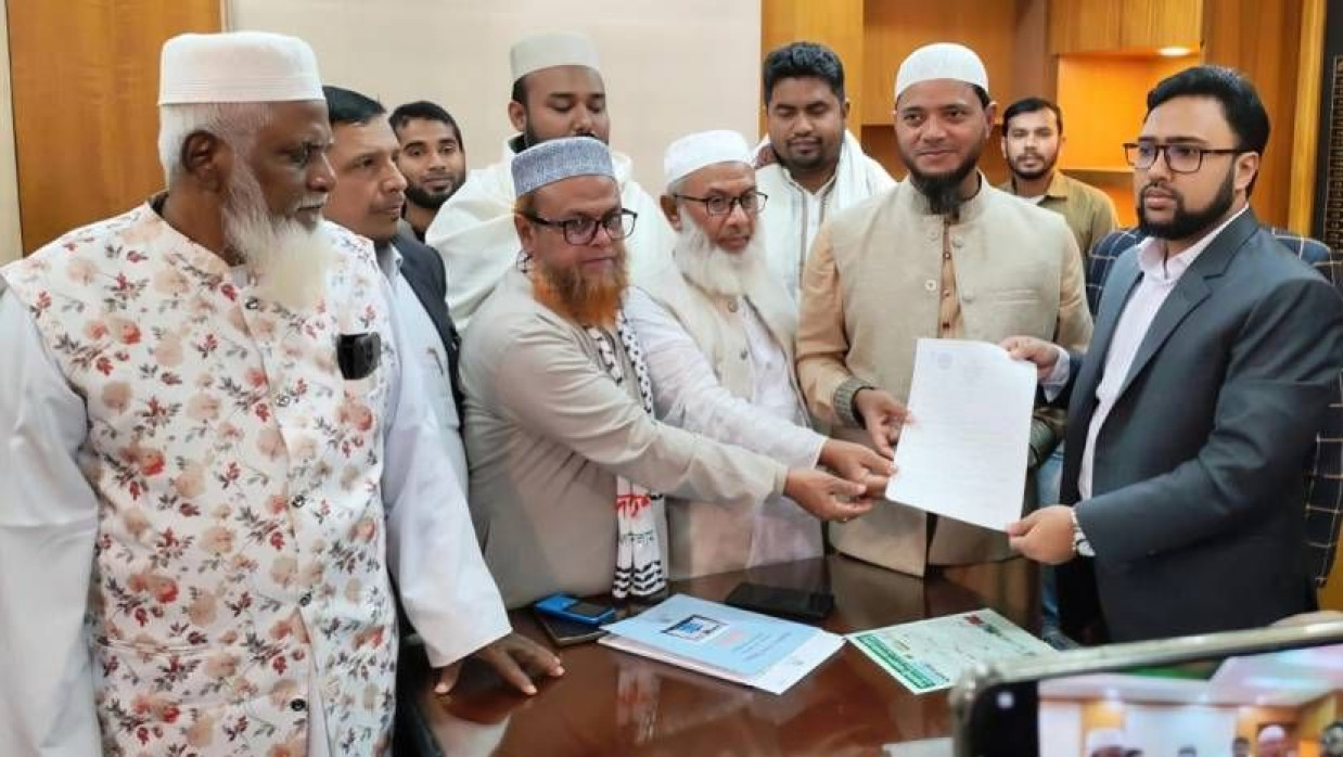 জামায়াতে ইসলামীর মনোনীত প্রার্থী ড. শফিকুল ইসলাম মাসুদ মনোনয়নপত্র সংগ্রহ করেন