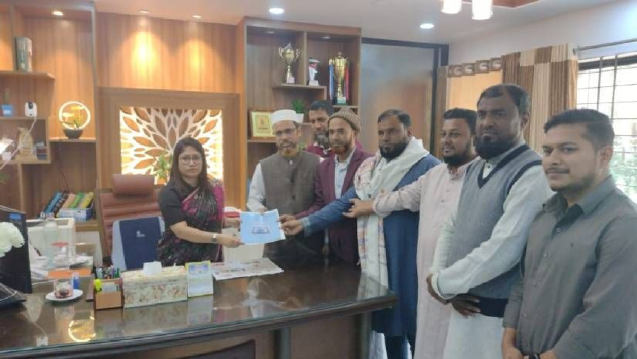 জামায়াতে ইসলামীর মনোনীত প্রার্থী অধ্যাপক মাহমুদুল হাসান চৌধুরীর পক্ষে মনোনয়নপত্র সংগ্রহ করা হচ্ছে