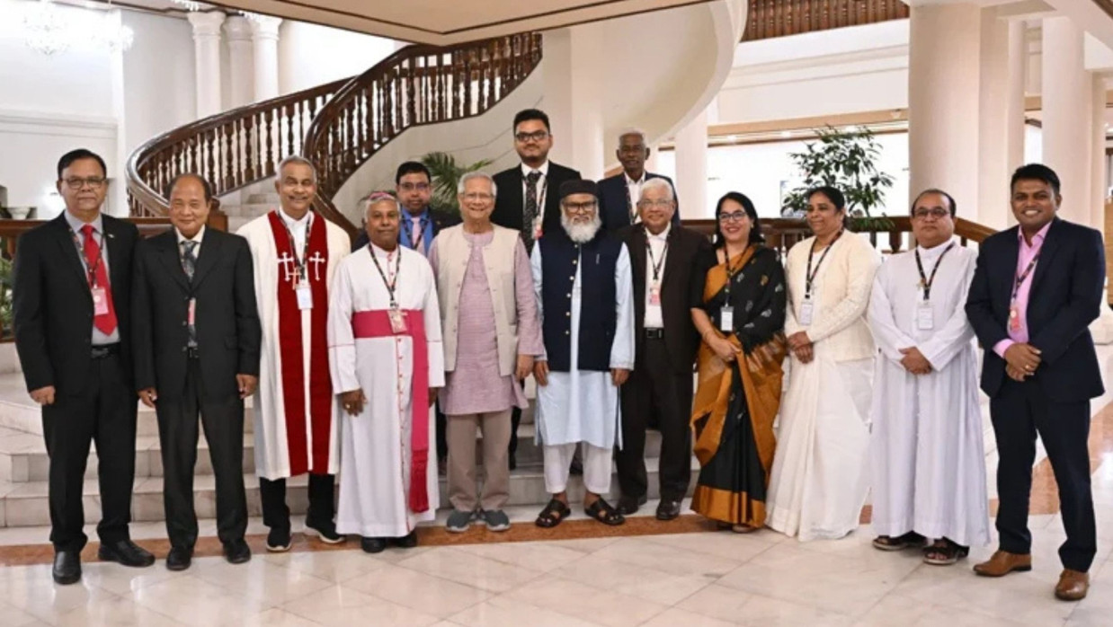 খ্রিস্টান ধর্মীয় নেতাদের সঙ্গে প্রধান উপদেষ্টার শুভেচ্ছা বিনিময়