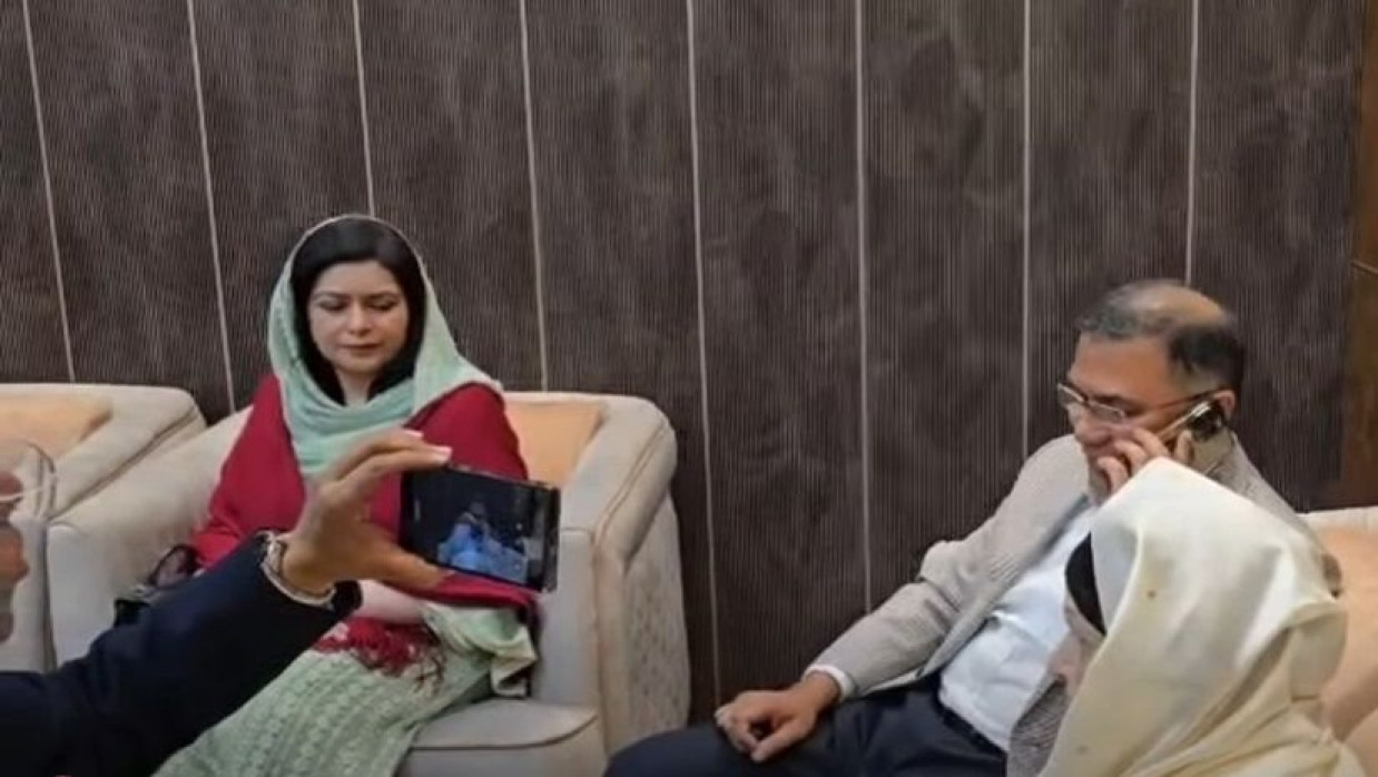 প্রধান উপদেষ্টা অধ্যাপক ড. মুহাম্মদ ইউনূসের সঙ্গে বিএনপির ভারপ্রাপ্ত চেয়ারম্যান তারেক রহমানের ফোনালাপ