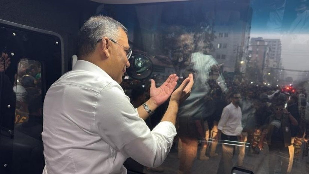 ৩০০ ফিট থেকে এভারকেয়ার হাসপাতালে যাওয়ার পথে তারেক রহমান