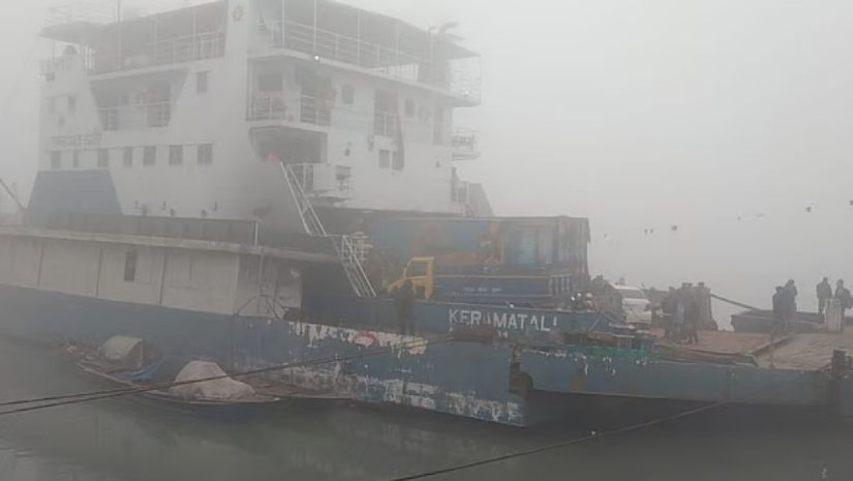 ঘন কুয়াশায় শরীয়তপুর–চাঁদপুর নৌরুটে ফেরি চলাচল সাময়িক বন্ধ