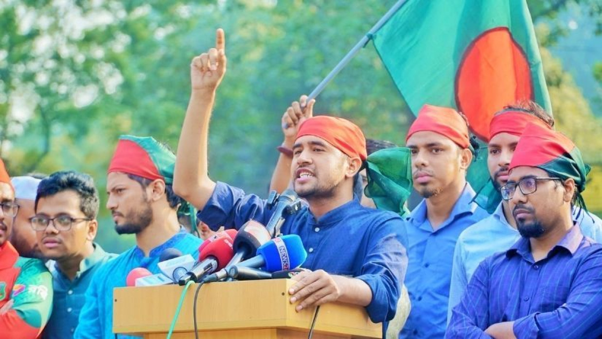 রাজনৈতিক সহকর্মীদের সঙ্গে সিবগাতুল্লাহ