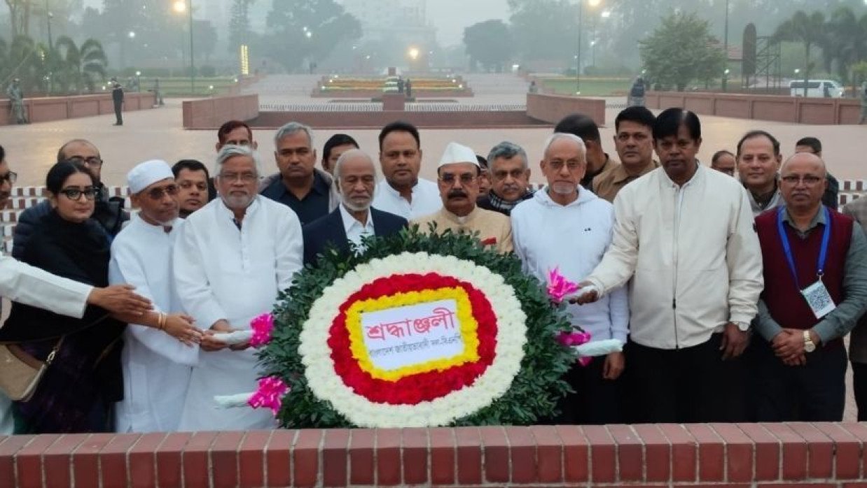 জাতীয় স্মৃতিসৌধে শ্রদ্ধা নিবেদন