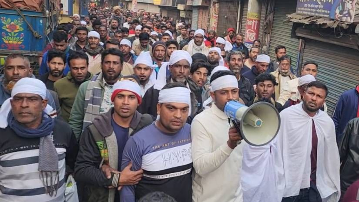 ইকবাল হোসেনের অনুসারীদের বিক্ষোভ মিছিল