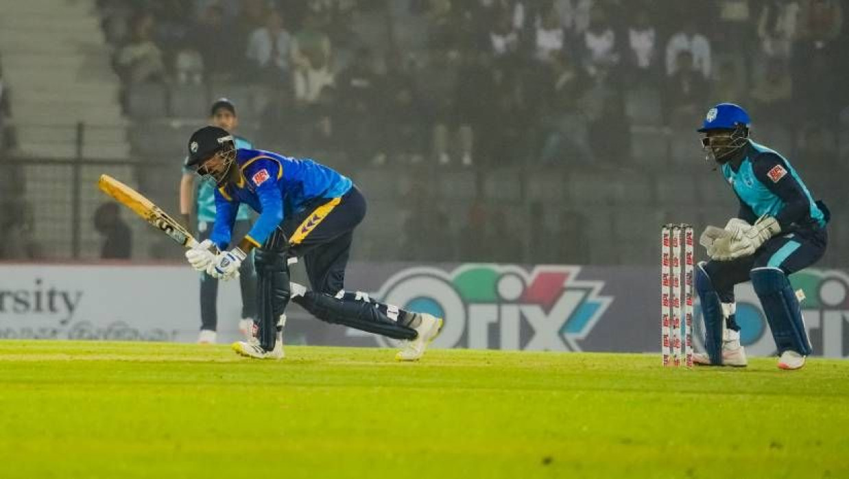 সিলেট আন্তর্জাতিক ক্রিকেট স্টেডিয়ামে টসে জিতে আগে ব্যাট করে চট্টগ্রাম রয়্যালস