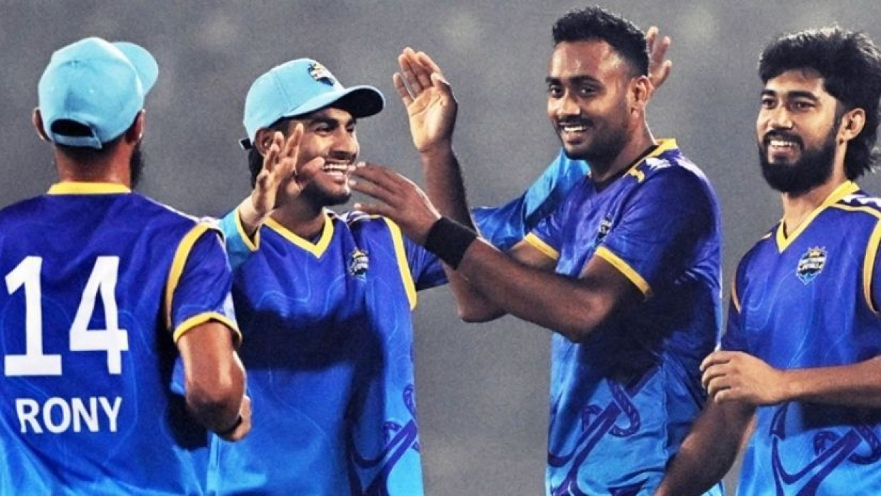 জয়ের পর উচ্ছ্বাস প্রকাশ করেছেন খেলোয়াররা