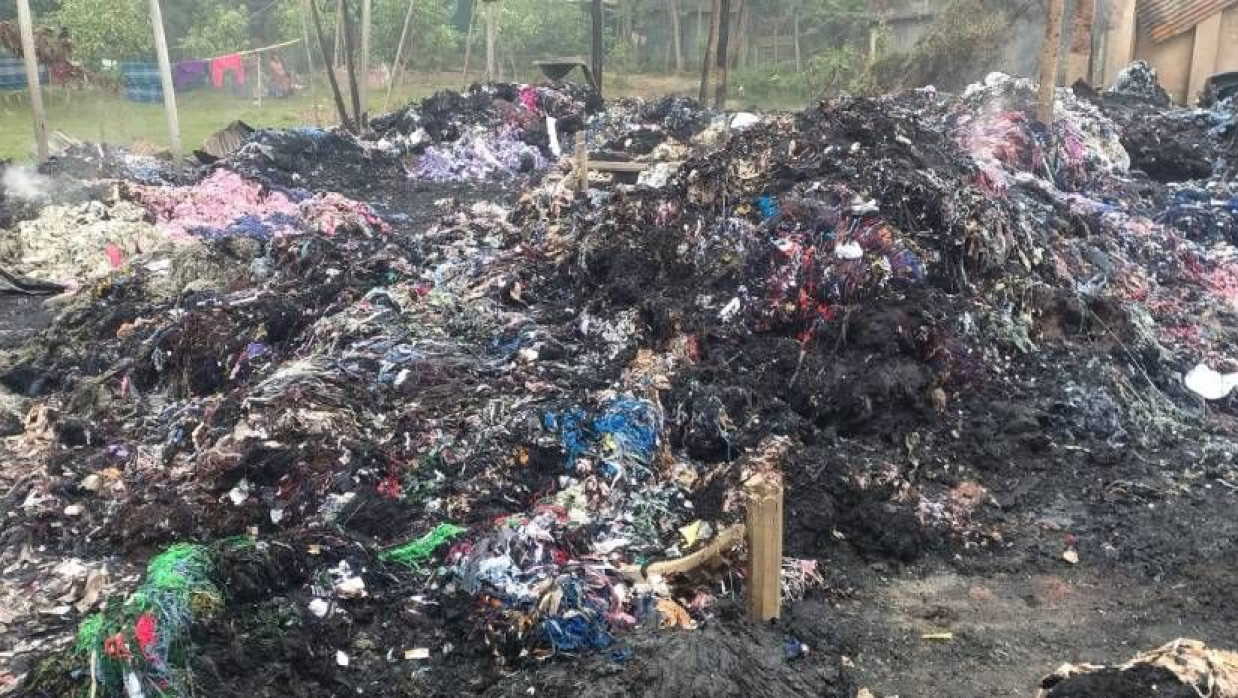 আগুনে পুড়ছে যাওয়া তুলার ফ্যাক্টরি