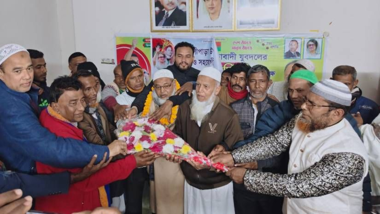 আওয়ামী লীগ নেতাদের শুভেচ্ছা জানান বিএনপির নেতারা