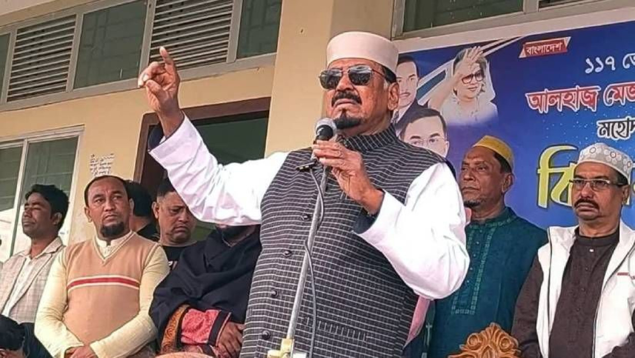 আলোচনা সভায় বক্তব্য দিচ্ছেন হাফিজ উদ্দিন আহমদ