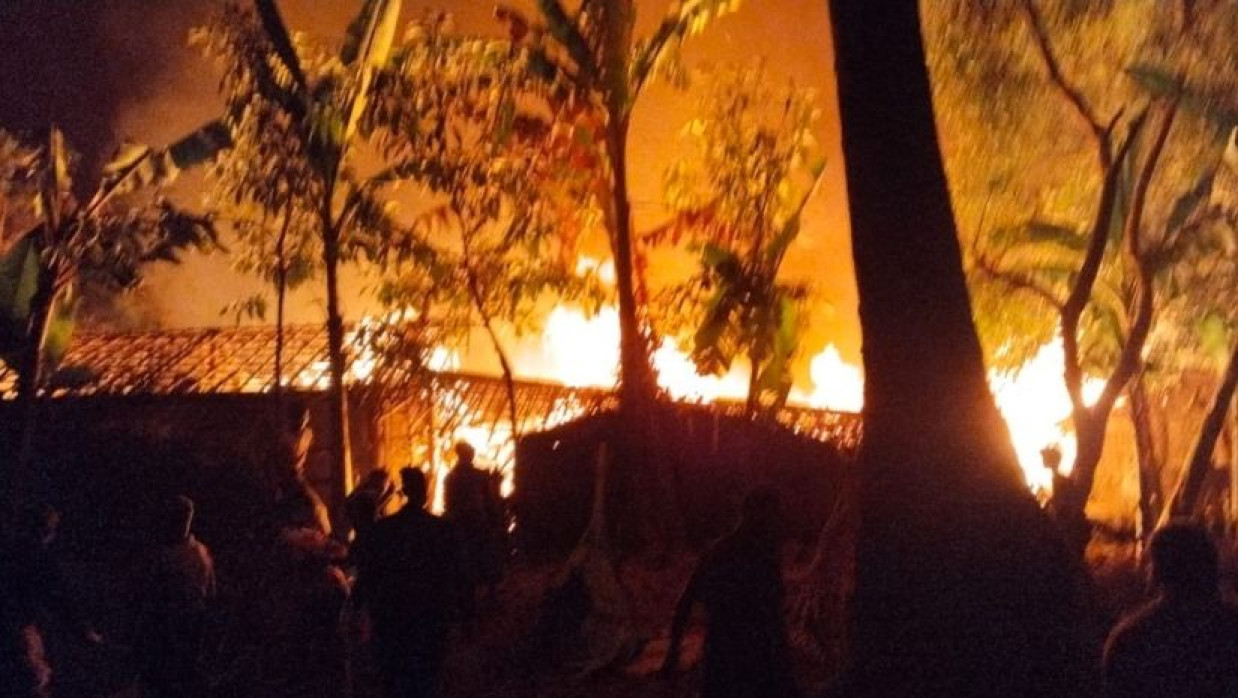 রোহিঙ্গা ক্যাম্পে আগুন