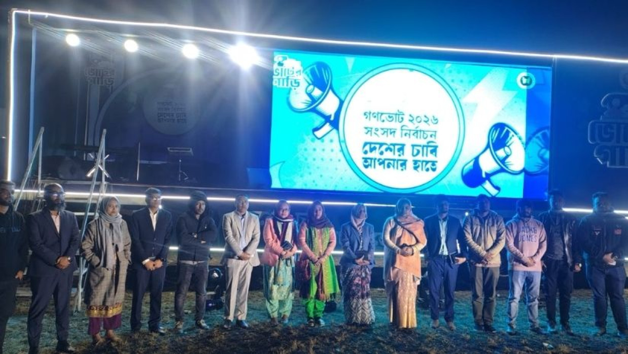 ভোটের গাড়ি ‘সুপার ক্যারাভান’