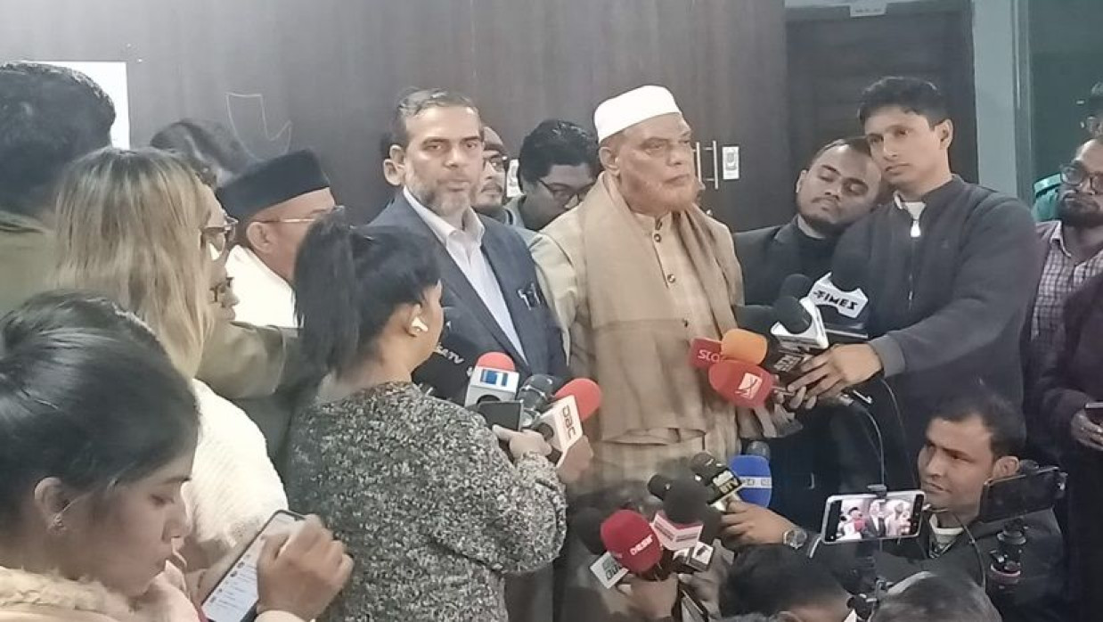 জামায়াতে ইসলামীর মনোনীত প্রার্থী ও দলটির আমির ডা. শফিকুর রহমানের পক্ষে মনোনয়নপত্র জমা দিয়েছেন দলটির নেতারা