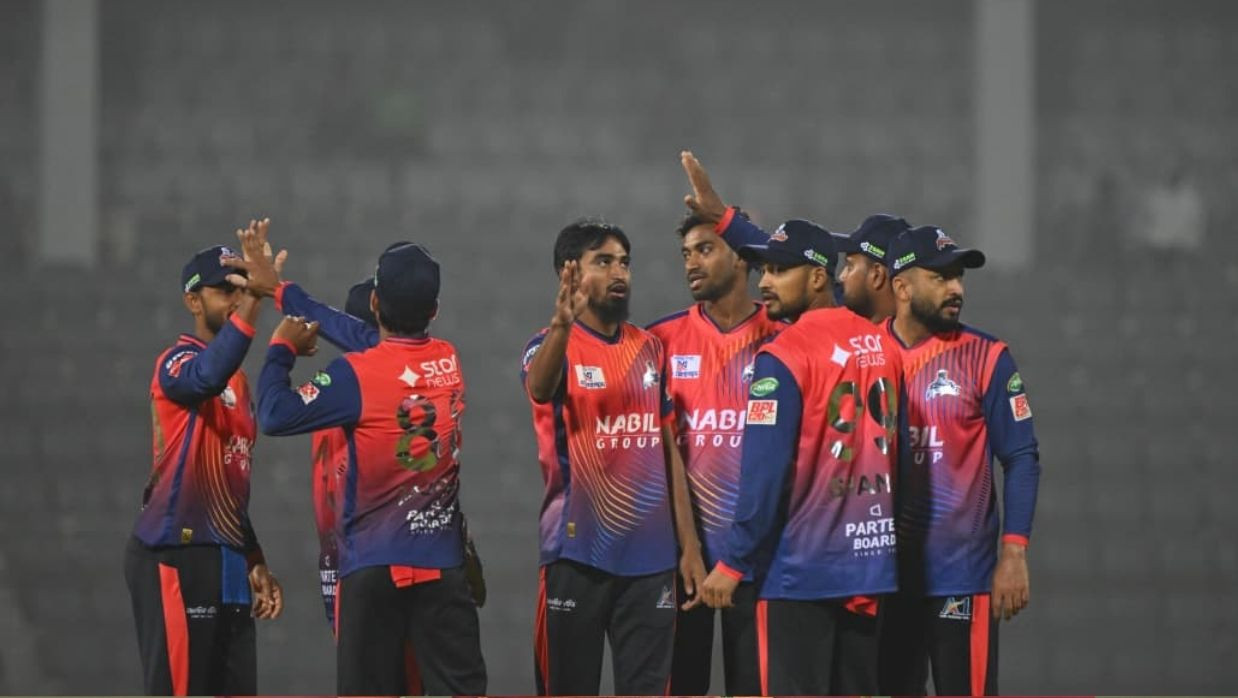 রাজশাহী ওয়ারিয়র্সের উইকেট উদযাপন