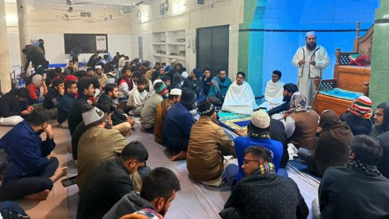 বিশ্ববিদ্যালয়ের কেন্দ্রীয় জামে মসজিদে খালেদা জিয়ার রুহের মাগফিরাত কামনায় দোয়া মাহফিল