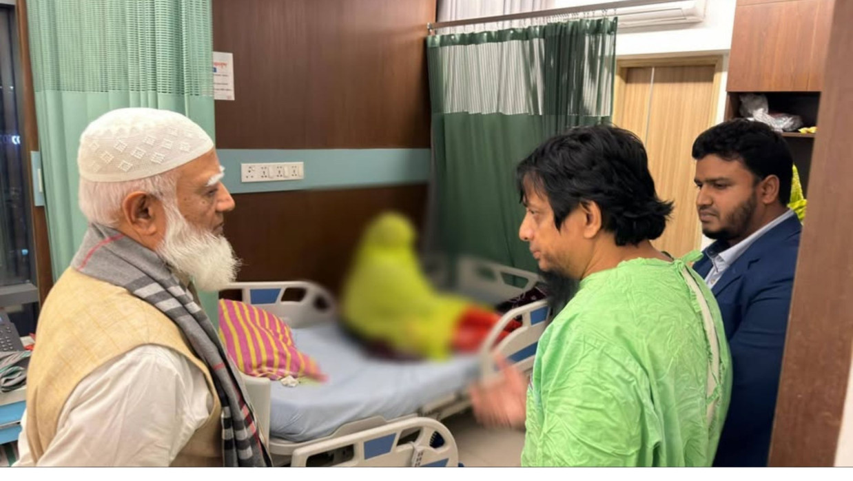 হাদির অসুস্থ মায়ের খোঁজ নিতে হাসপাতালে জামায়াত আমির