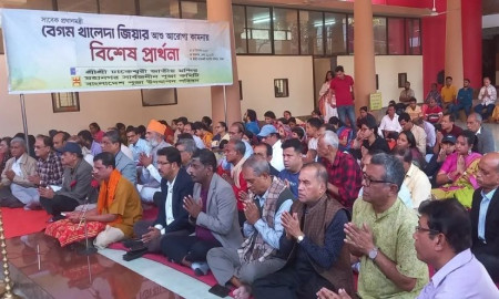 ঢাকেশ্বরী জাতীয় মন্দিরে বিএনপির চেয়ারপারসন খালেদা জিয়ার জন্য বিশেষ প্রার্থনা