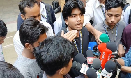 ছাত্রদলের জড়িতদের বহিষ্কার-শাস্তিসহ ৮ দফা দাবি জানিয়ে সড়ক ছাড়লেন শিক্ষার্থীরা