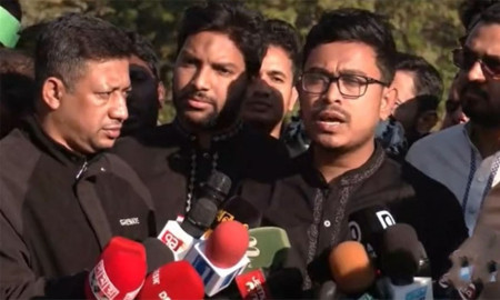 রায়েরবাজার বধ্যভূমি স্মৃতিসৌধে সাদিক কায়েম