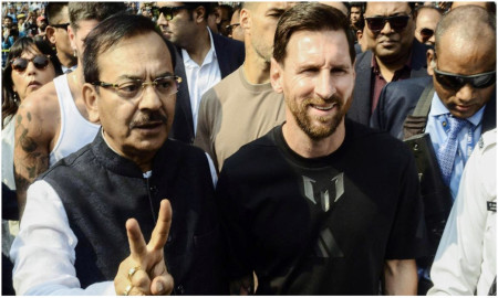 মেসির সফরে বিশৃঙ্খলার জেরে পদত্যাগ করলেন পশ্চিমবঙ্গের ক্রীড়ামন্ত্রী