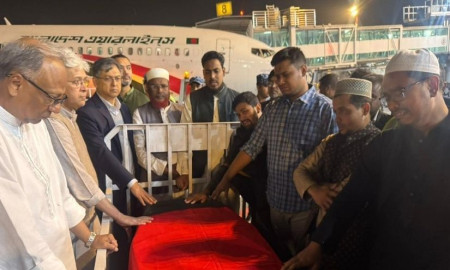 বিমানবন্দরে হাদির মরদেহ, কান্নায় ভেঙে পড়লেন হাসনাত-সাদিকরা