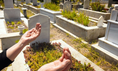 দাফনের পর মৃত ব্যক্তির জন্য দোয়া