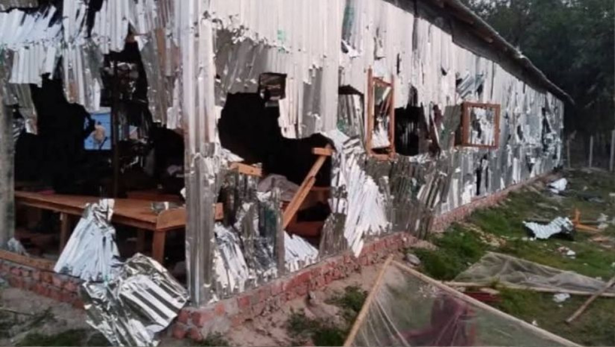  সংঘর্ষের সময় ব্যাপক ভাঙচুর