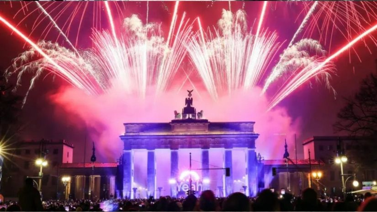 ইংরেজি নববর্ষ উপলক্ষে আতশবাজি