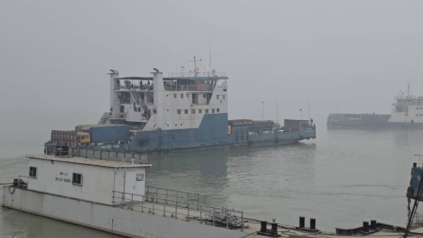 ১২ ঘণ্টা পর দৌলতদিয়া-পাটুরিয়া নৌরুটে ফেরি চলাচল স্বাভাবিক