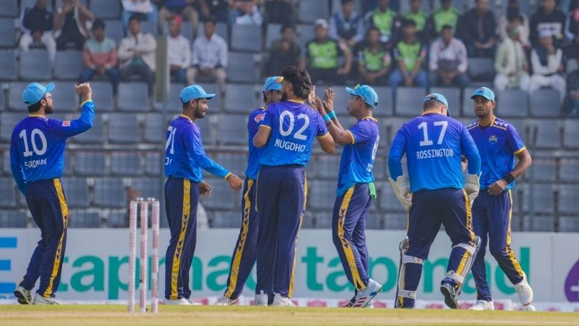 বিপিএলে শীর্ষে ওঠার দিনই দুঃসংবাদ পেল চট্টগ্রাম রয়্যালস