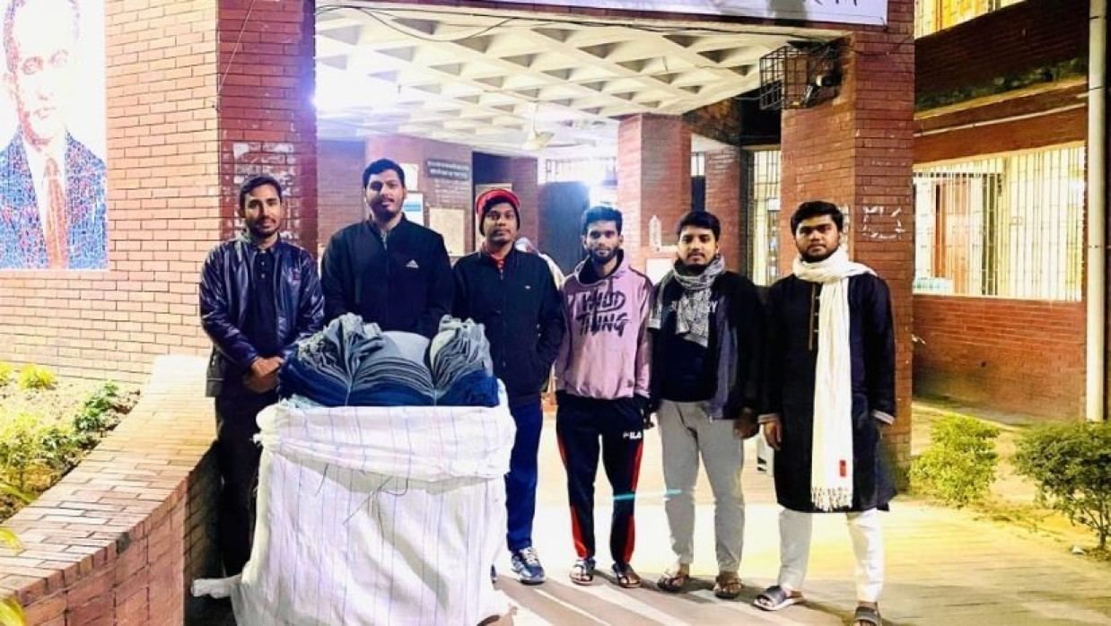 ঢাবি ক্যাম্পাসে প্রায় ১৫০০ কম্বল বিতরণ শিবিরের