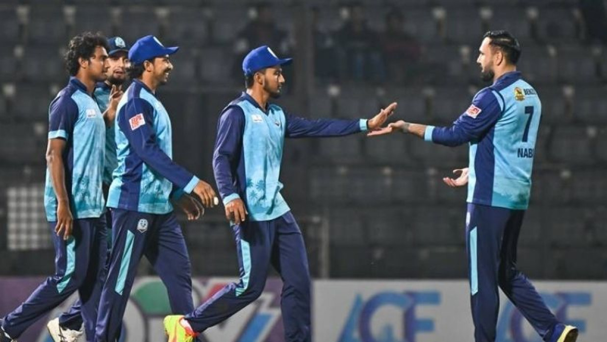 নোয়াখালীর কাছে পাত্তাই পেল না ঢাকা ক্যাপিটালস