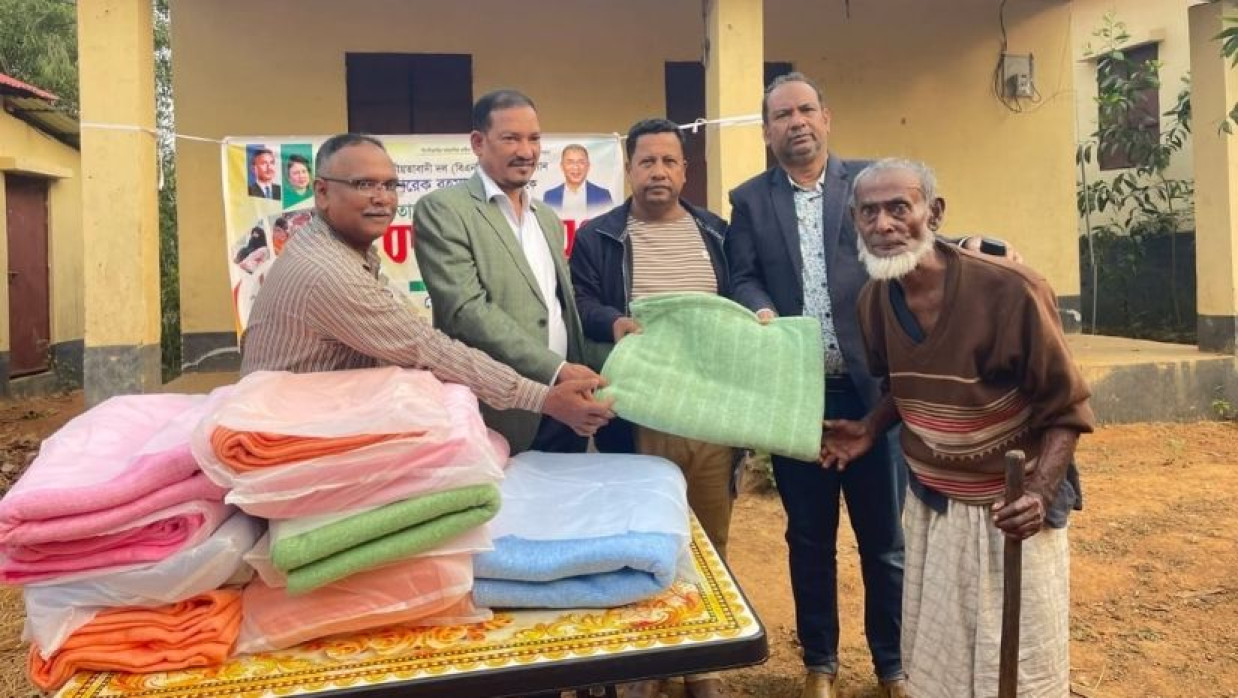 মিরসরাইয়ে তারেক রহমানের পক্ষ থেকে শীতার্তদের মাঝে বিএনপির শীতবস্ত্র বিতরণ