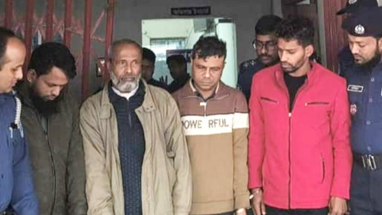 মতলব উত্তরে অনলাইন প্রতারক চক্রের মূল হোতাসহ গ্রেপ্তার ৪