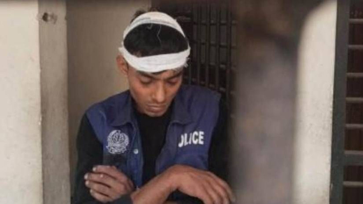 ঝিনাইদহে পুলিশের পোশাক পরে ডাকাতি, যুবক আটক