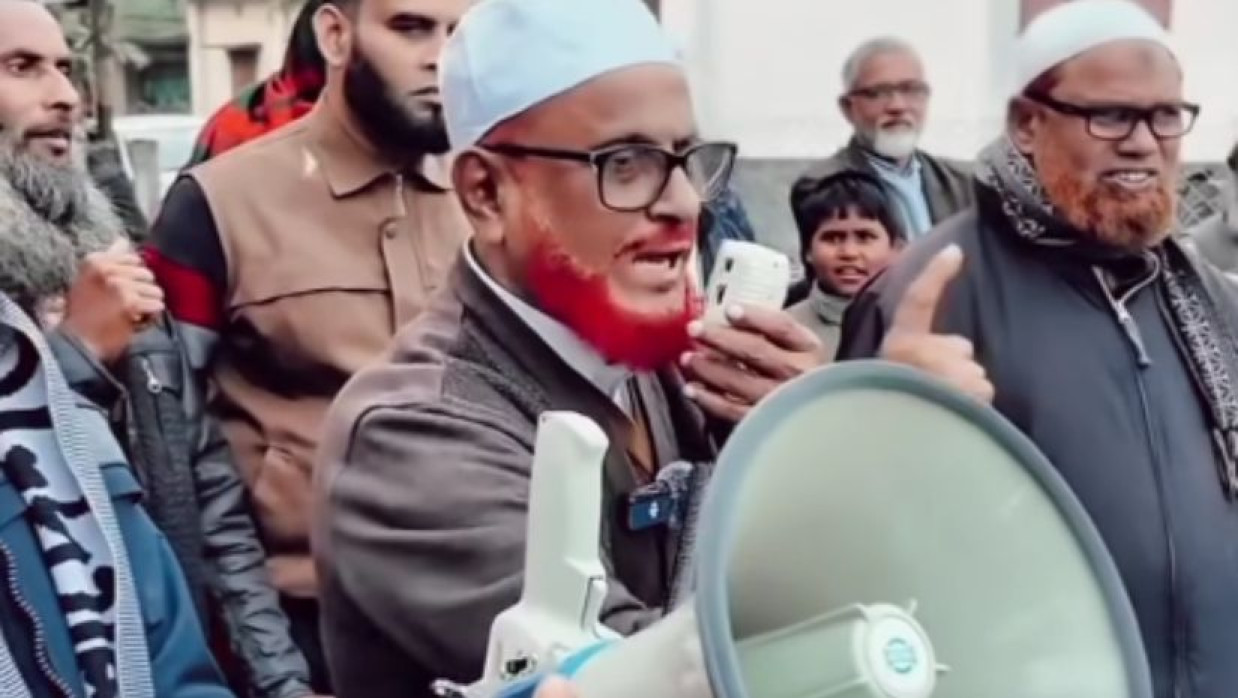 বক্তব্য রাখছেন জামায়াত নেতা এটিএম আজহারুল ইসলাম